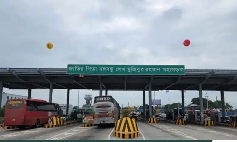 Madrasa students removed the nameplate of Bangladesh Bangabandhu Sheikh Mujibur Rahman Expressway