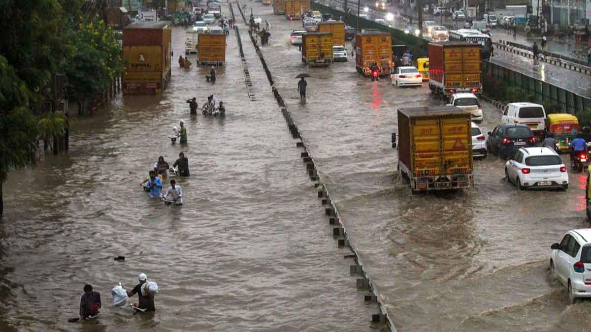 Noida Water Logging Water filled in many areas of Noida city, people are facing problems