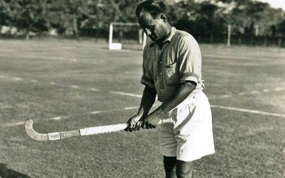 On National Sports Day Mansukh Mandaviya paid floral tribute to Hockey's Major Dhyan Chand