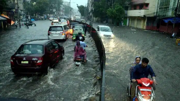 Rain in Delhi-NCR, red alert in mountains; Know what will be the weather in 10 states today