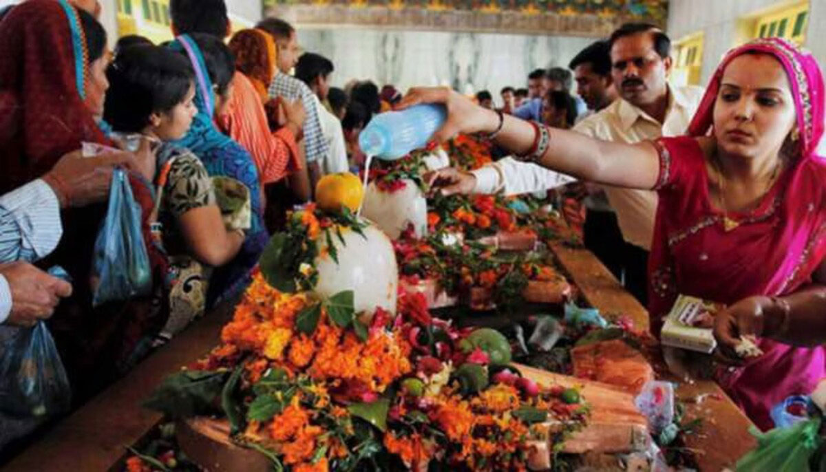 Sawan Shivratri devotees gathered in Ujjain's Mahakaleshwar temple