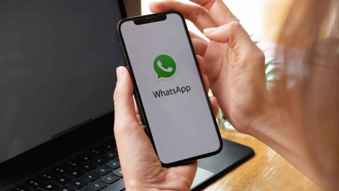 Sending private photos on WhatsApp! Neither you will have to worry about screenshots nor the message will be forwarded