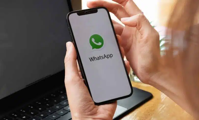 Sending private photos on WhatsApp! Neither you will have to worry about screenshots nor the message will be forwarded