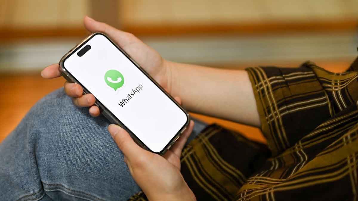 Sending private photos on WhatsApp! Neither you will have to worry about screenshots nor the message will be forwarded