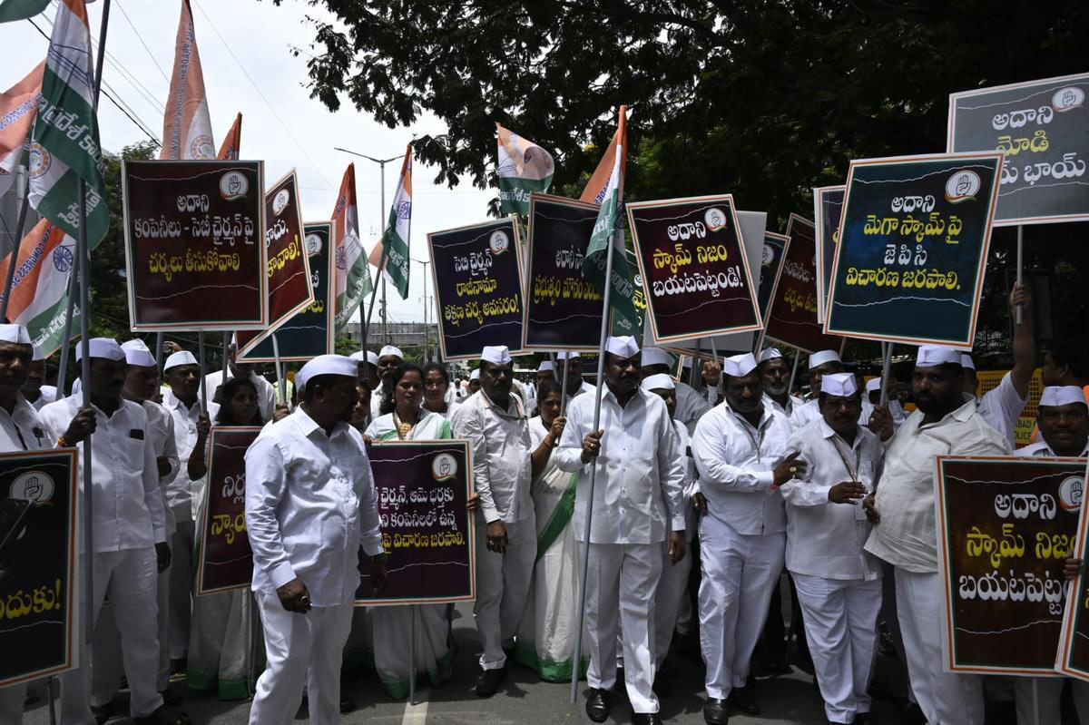 Telangana Congress protests against SEBI chief