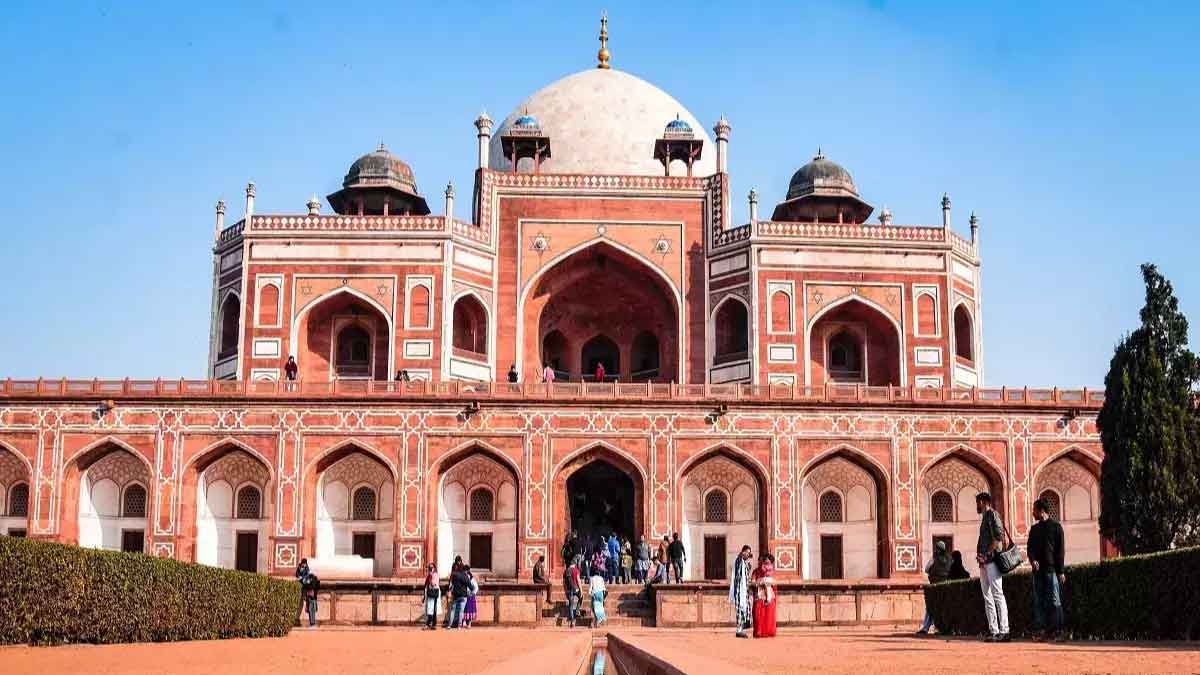 This is the oldest city of Delhi, here are famous historical buildings