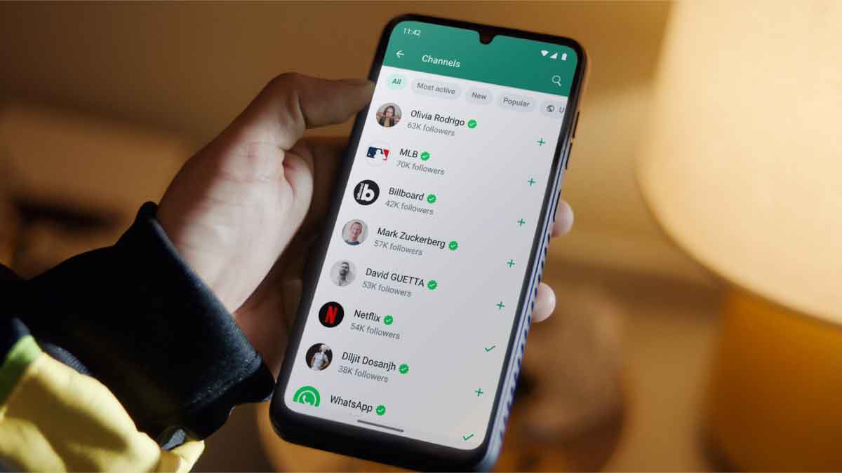 This new feature has come in WhatsApp, now you can read voice notes instead of listening