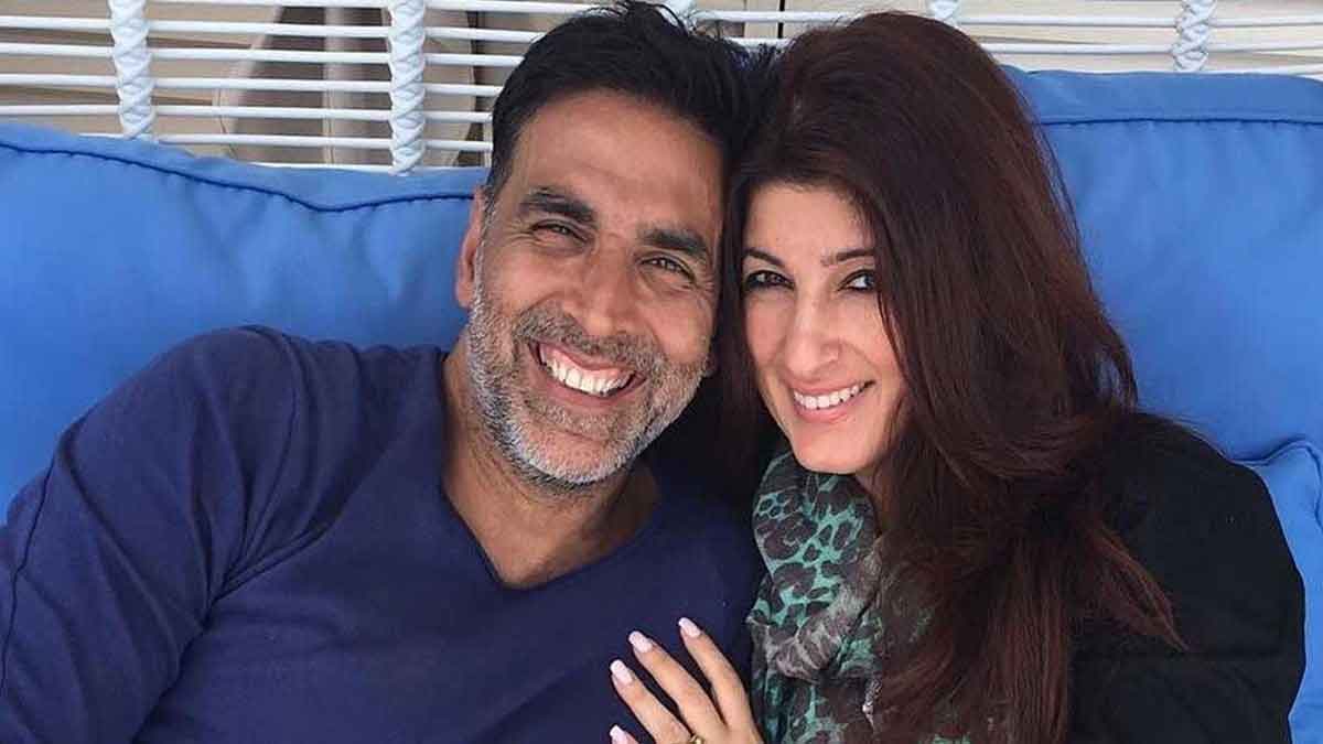 Twinkle 'doubts' Akshay Kumar, forced by his habit of checking wife's phone