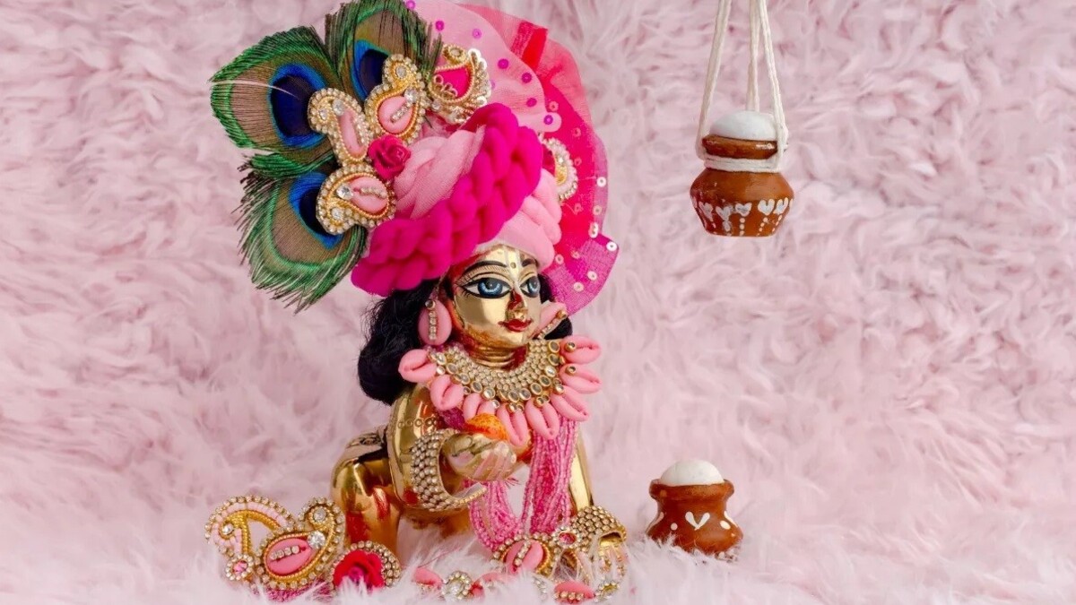 What should be offered to Laddu Gopal