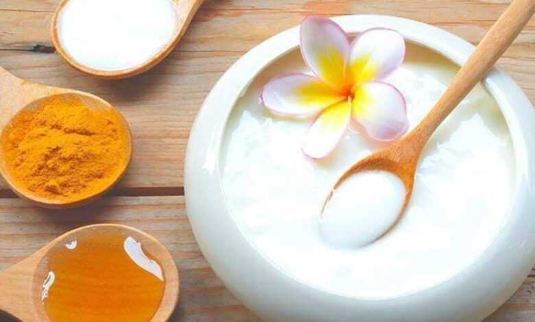 What should you mix in curd and apply to make your face clean