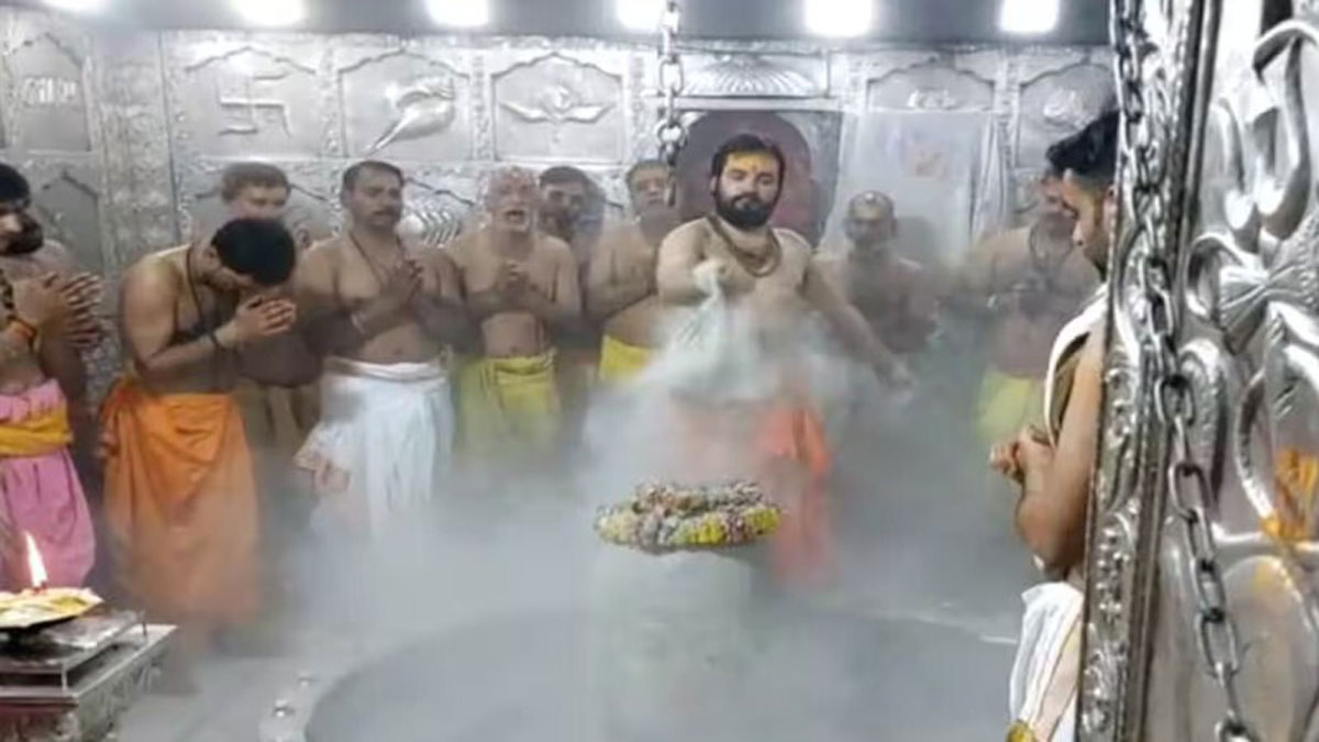 Worship at Mahakaleshwar temple in Ujjain on the 3rd Monday of Sawan