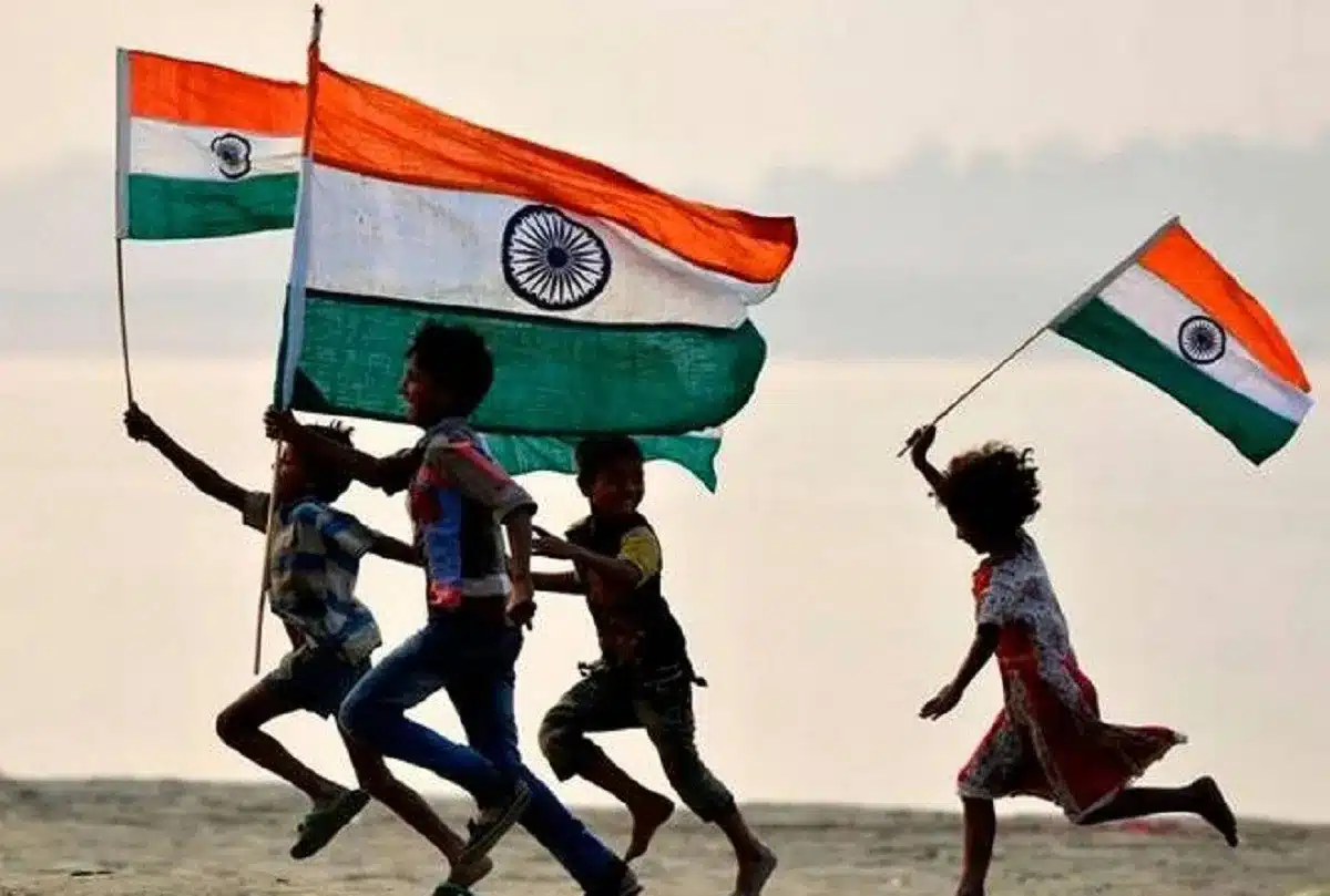 sand artist Sudarshan Patnaik gave the message of 'Har Ghar Tiranga' made of PM Modi's sand sculpture