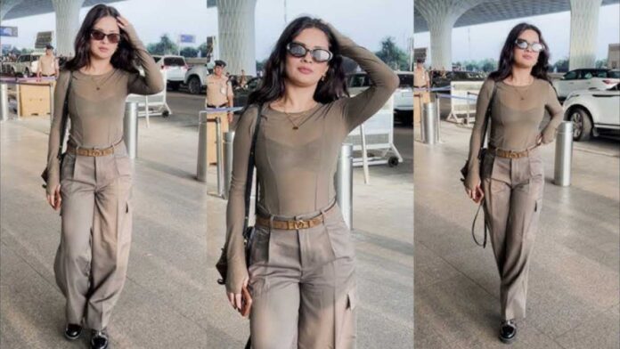 Avneet Kaur steals the show in a casual look at the airport!