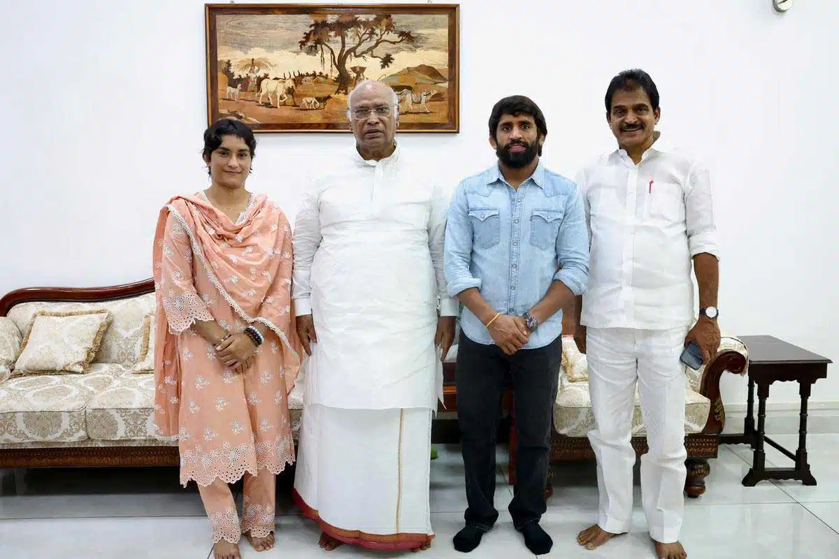 Before Haryana assembly elections Vinesh Phogat and Bajrang Punia joined Congress