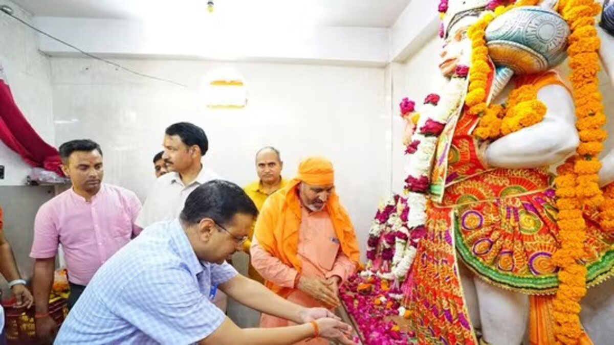 Delhi CM Arvind Kejriwal offers prayers at Hanuman temple a day after getting bail