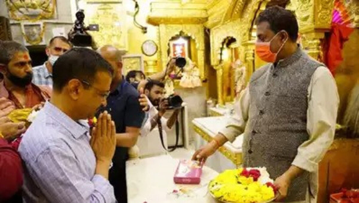 Delhi CM Arvind Kejriwal offers prayers at Hanuman temple a day after getting bail