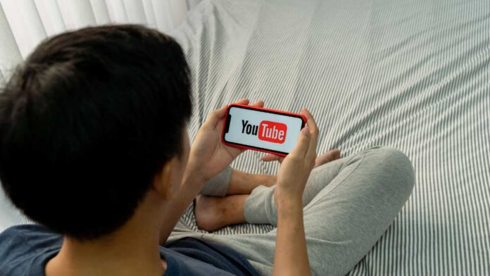 Earning on Youtube Know which play button on subscriber