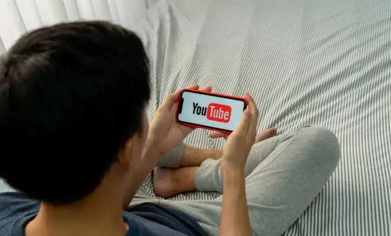 Earning on Youtube Know which play button on subscriber