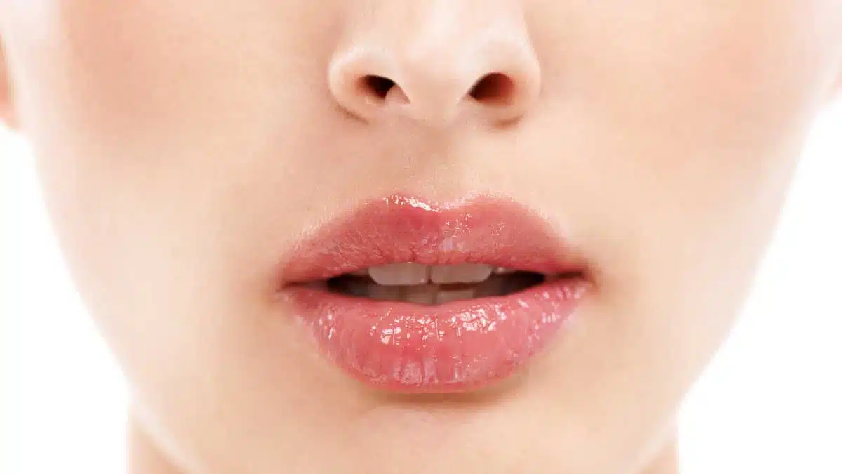 Get pink lips in just 5 days with home remedies!