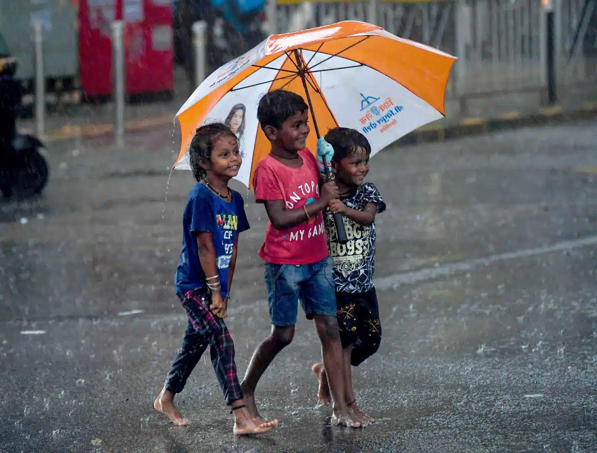 IMD issues rain and storm warning in southern states