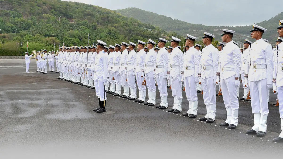 Indian Navy invites applications for Short Service Commission Officers