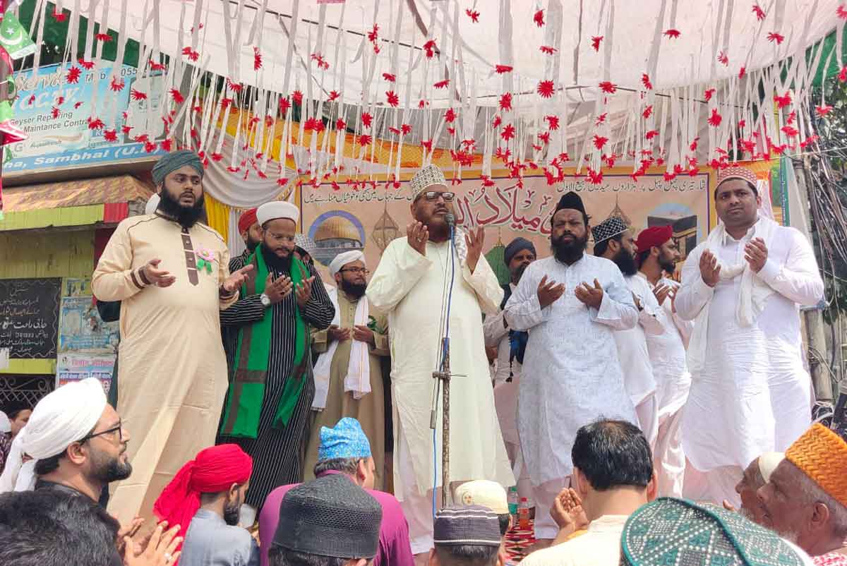 Jalsa-e-Mohammadi was taken out in Sambhal under the leadership of Ziaul Uloom