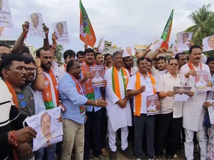 Karnataka HC's decision on MUDA scam BJP protested demanding resignation of CM Siddaramaiah