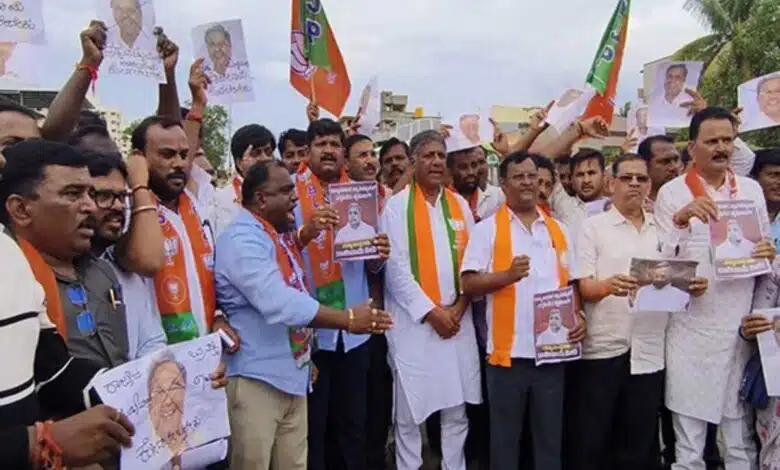 Karnataka HC's decision on MUDA scam BJP protested demanding resignation of CM Siddaramaiah