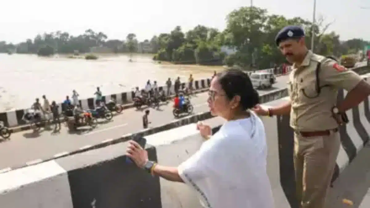 Mamata Banerjee assured flood victims of dam repair