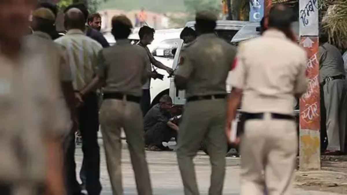 Odisha BJD workers demonstrated in front of Raj Bhavan over the attack on the fiancée of an army soldier