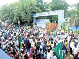 Odisha BJD workers demonstrated in front of Raj Bhavan over the attack on the fiancée of an army soldier