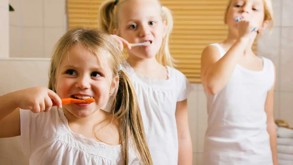 Parents should follow these tips to make their children's Teeth strong and shiny!