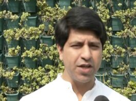 Shehzad Poonawalla criticized Manish Sisodia for comparing himself to Laxman