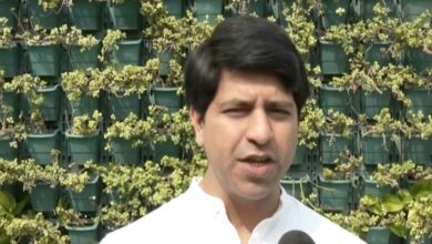 Shehzad Poonawalla criticized Manish Sisodia for comparing himself to Laxman
