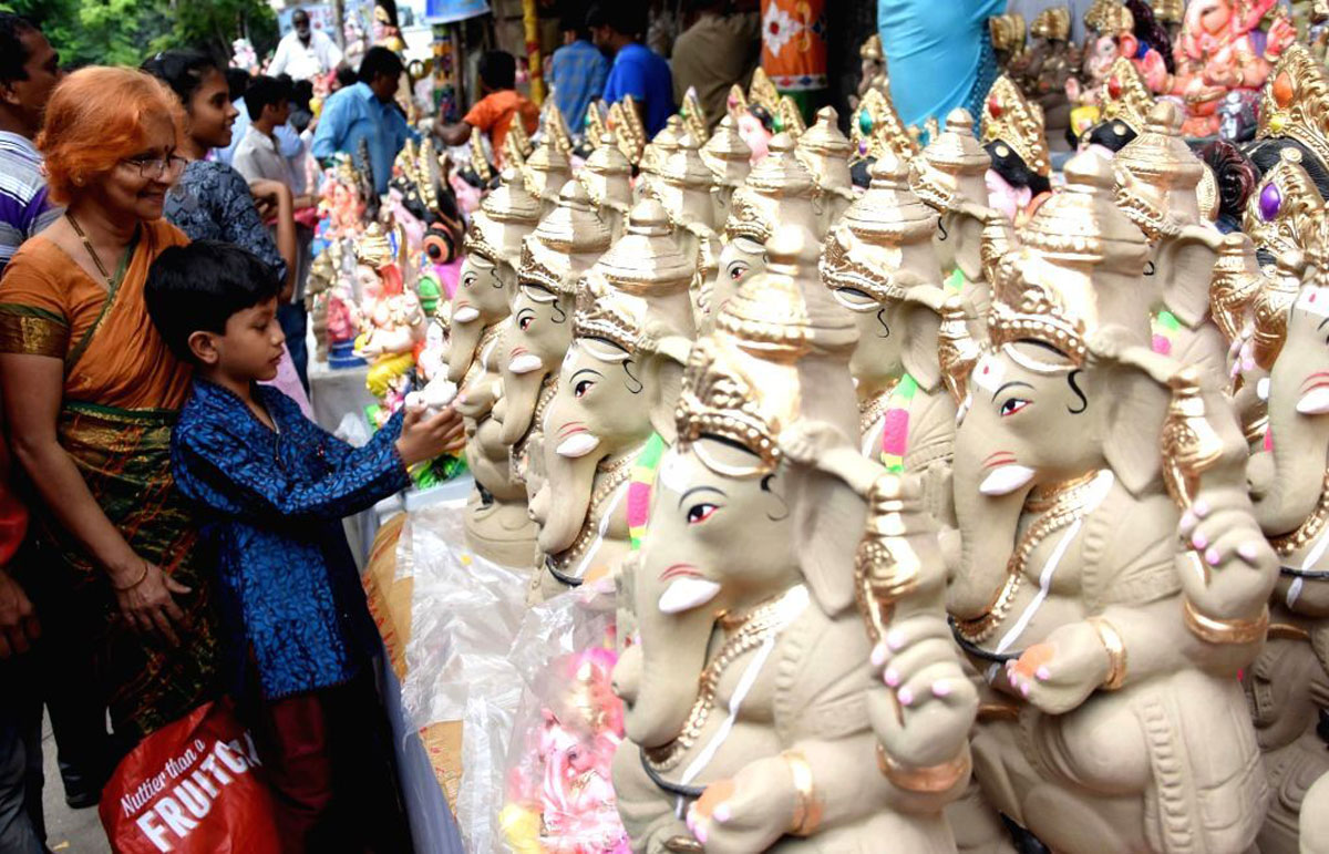 Tamil Nadu markets witness huge crowds on Ganesh Chaturthi