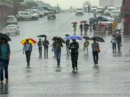 Traffic jam becomes a problem in Delhi after heavy rain in the morning