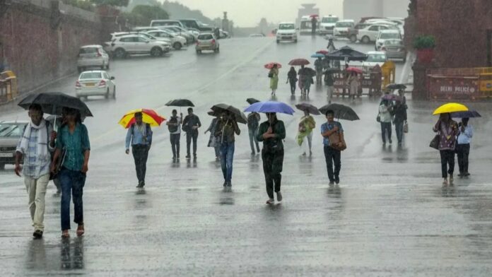 Traffic jam becomes a problem in Delhi after heavy rain in the morning