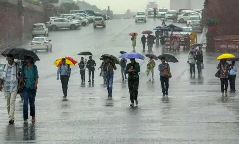 Traffic jam becomes a problem in Delhi after heavy rain in the morning