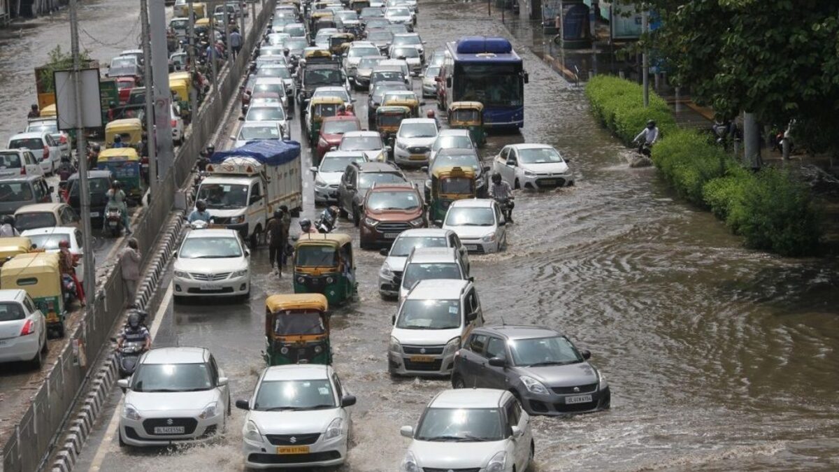 Traffic jam becomes a problem in Delhi after heavy rain in the morning