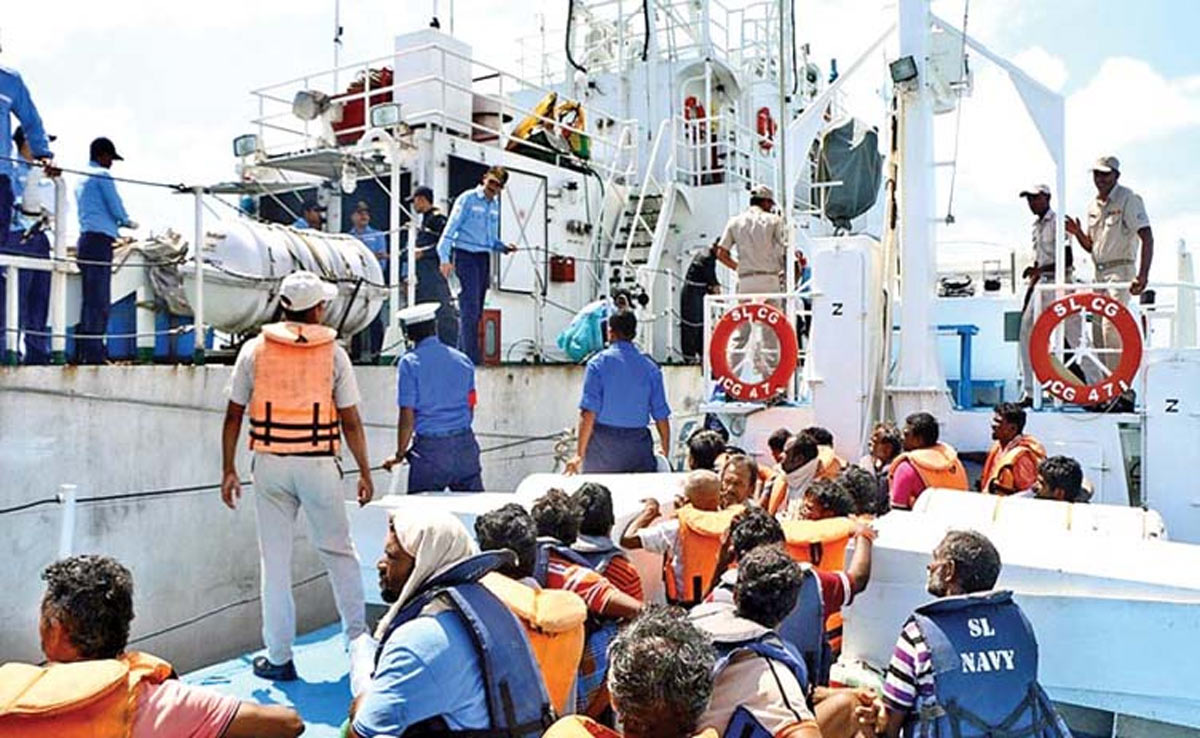 Sri Lanka: Navy caught 12 Indian fishermen, total 462 arrests this year