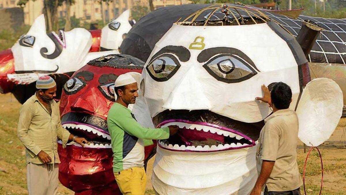 A Muslim family in Uttar Pradesh made an 80 feet high pollution free effigy of Ravana