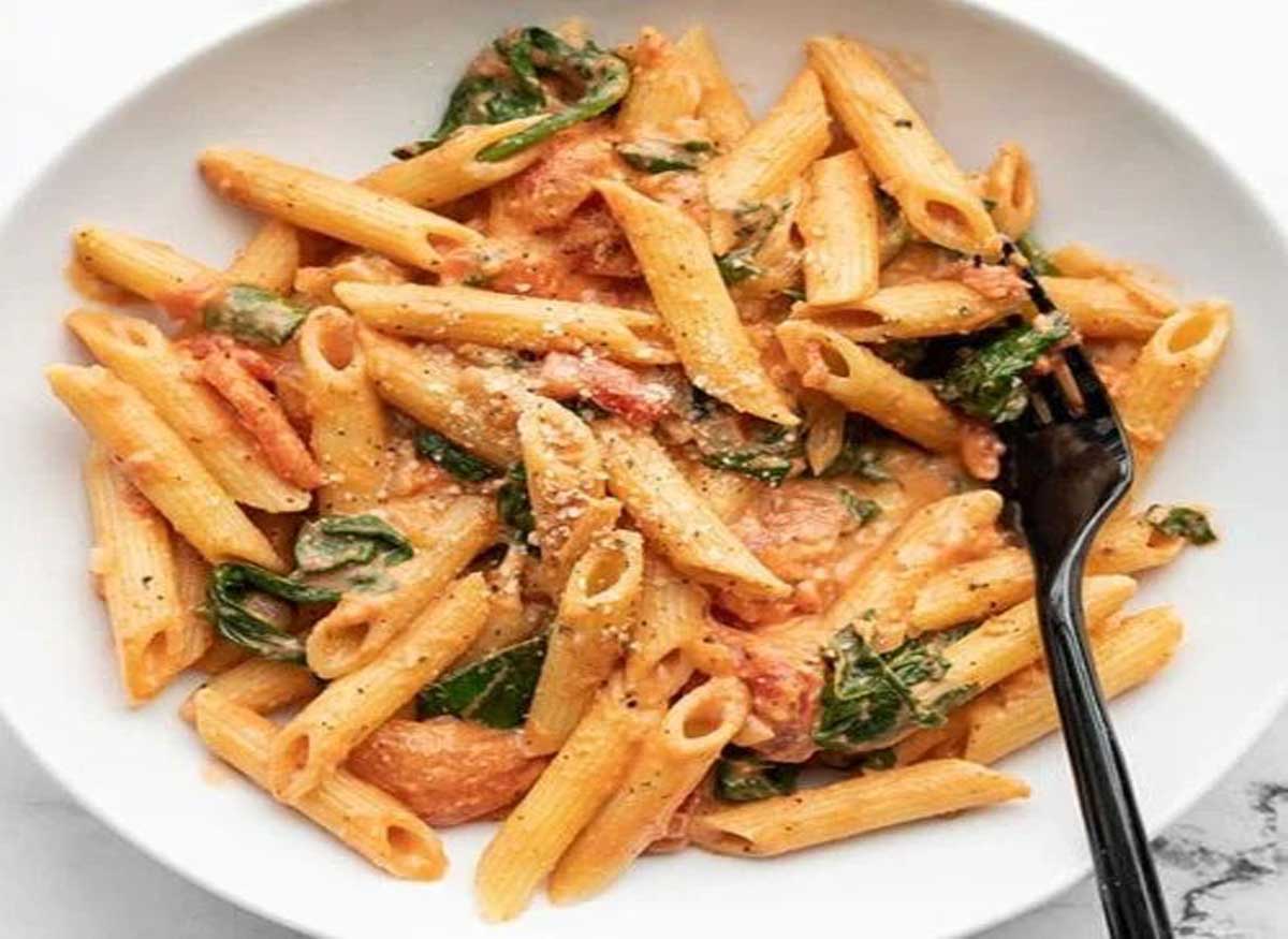 A nutritious and delicious recipe of Cheesy Pasta"