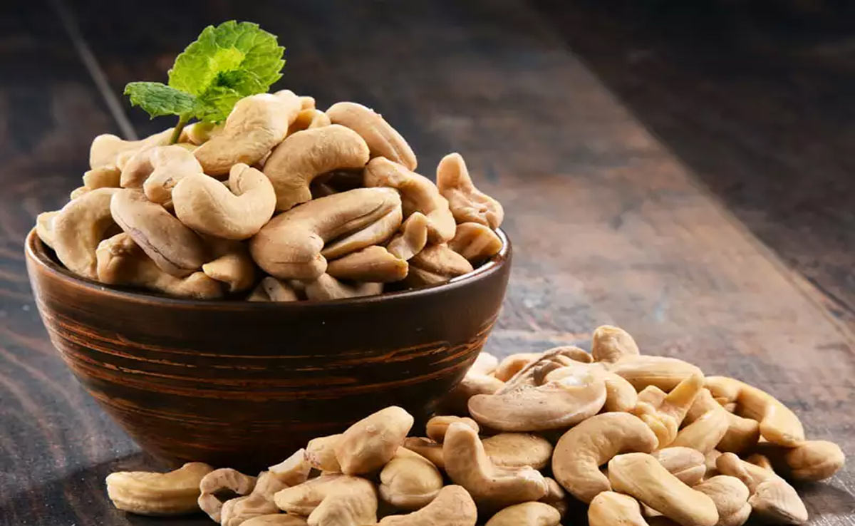 From Almonds to Cashews: 5 Dry Fruits That Can Help Lower Uric Acid Levels.