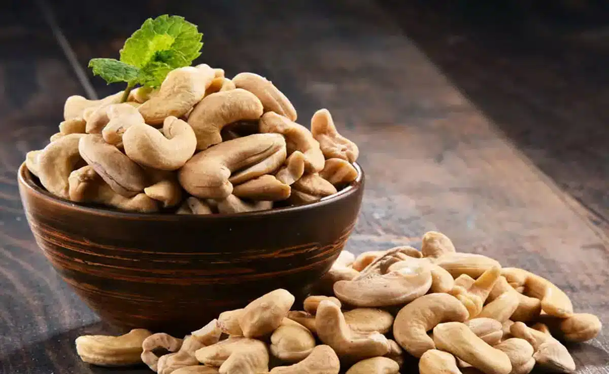 From Almonds to Cashews: 5 Dry Fruits That Can Help Lower Uric Acid Levels.