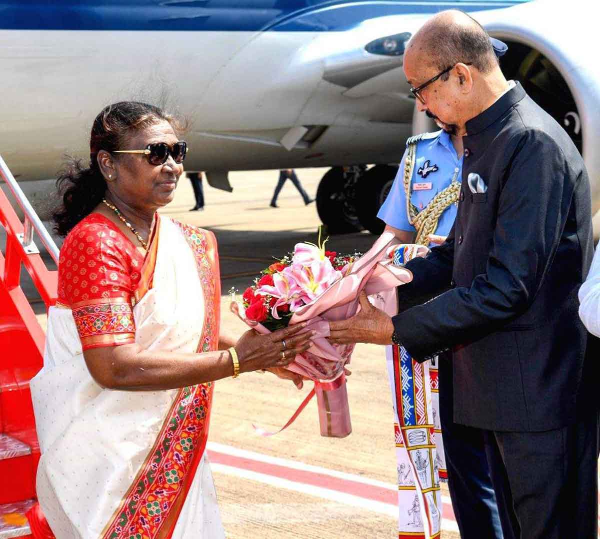 Chhattisgarh CM and Governor welcomed President Murmu at Raipur Airport