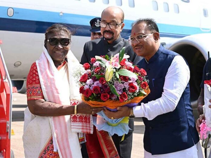 Chhattisgarh CM and Governor welcomed President Murmu at Raipur Airport