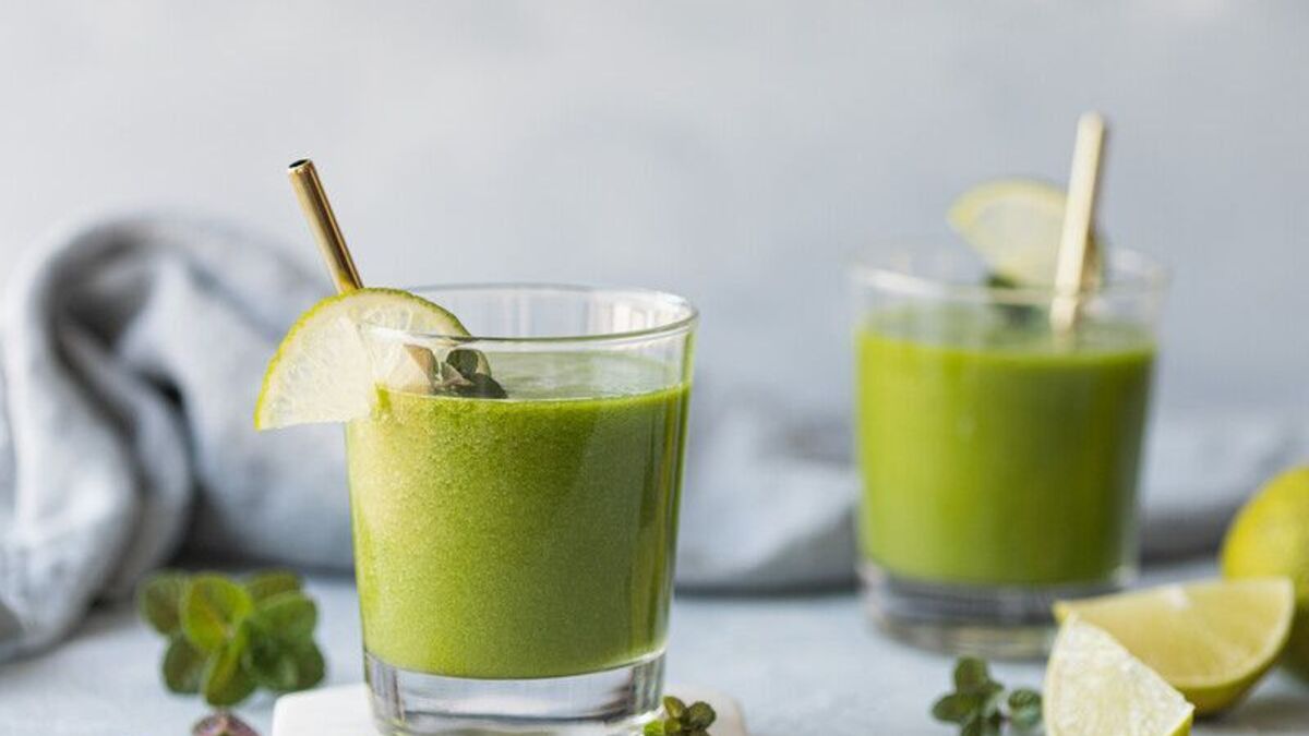 Cucumber and Pineapple Juice A refreshing juice experience"