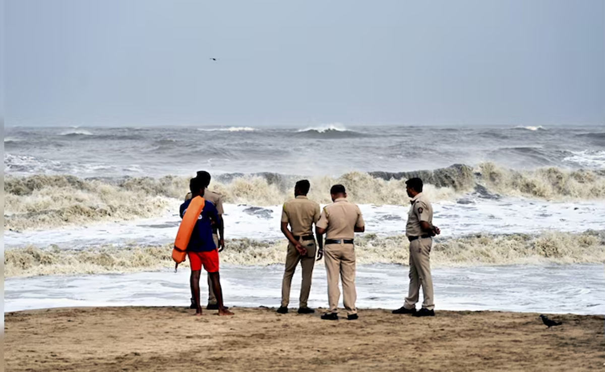 Cyclone Dana: 20 NDRF teams deployed in Odisha, 13 teams in Bengal, local trains cancelled.