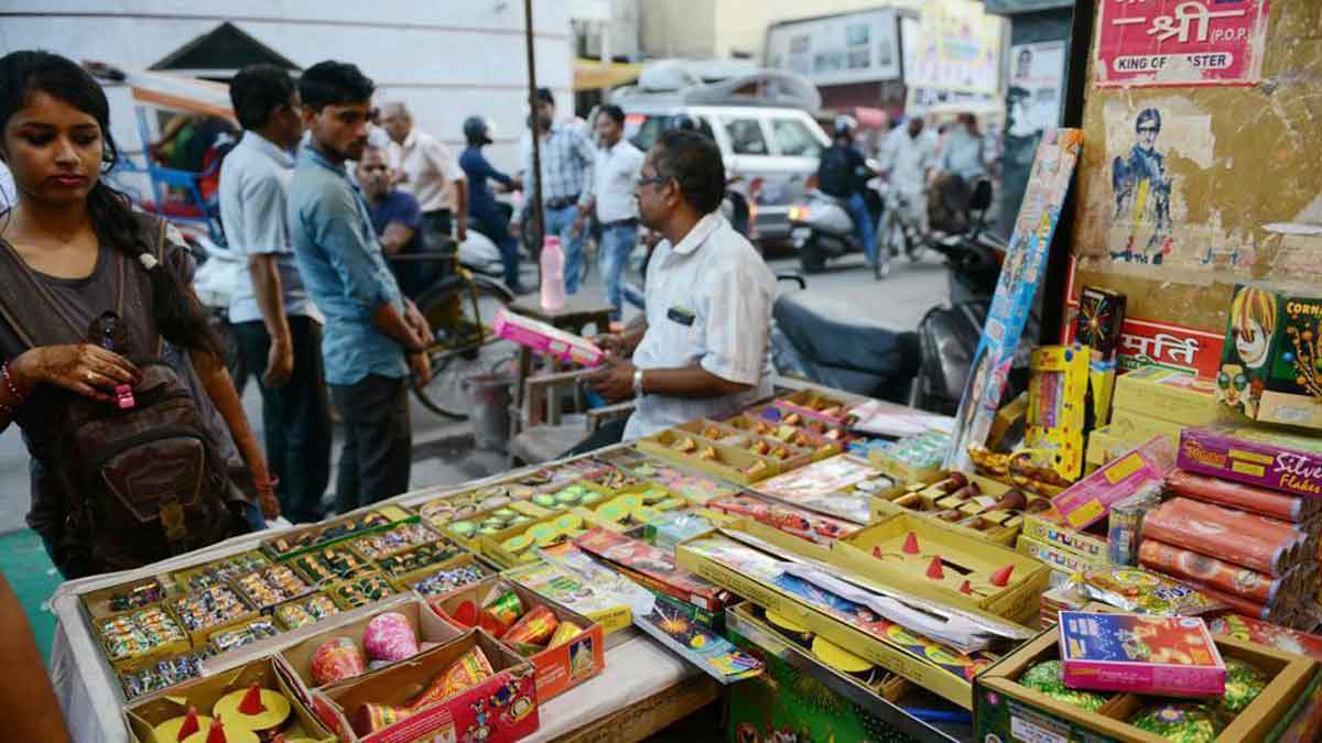 Delhi Environment Minister Gopal Rai wrote a letter to LG to implement the ban on firecrackers