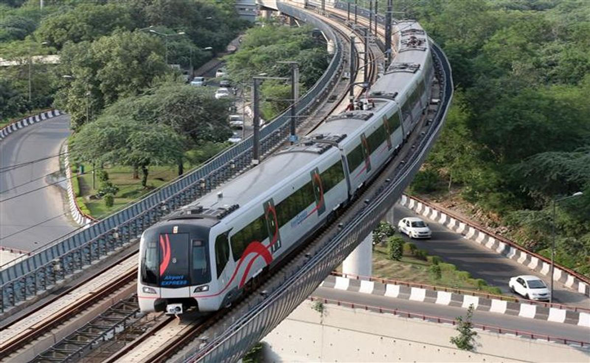 To reduce pollution in Delhi, Metro will make 40 additional trips per day.